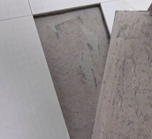 振安瓷砖空鼓维修公司分享瓷砖铺贴时如果打浆（即涂抹在瓷砖背面和基层上的砂浆或瓷砖胶）过少，会带来以下问题